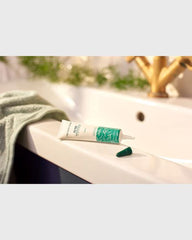 Texture non collante du gel Tea Tree The Body Shop pour une peau purifiée.