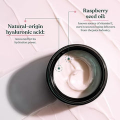 Application douce de la Crème Vitamine E sur le visage