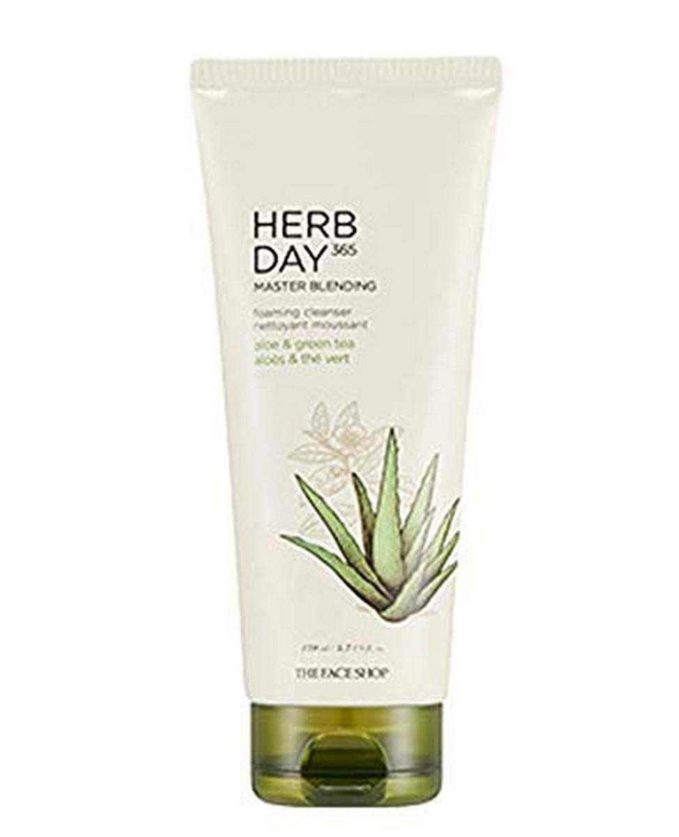 The Face Shop Herb Day 365: mousse nettoyante aloé thé vert, hydratante pour le quotidien.