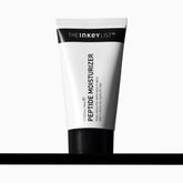 L'emballage du The INKEY List Peptide Moisturizer, élégant et protecteur pour la routine.