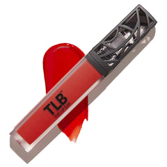 The Lip Bar Boy Trouble: application glissante pour une couleur vive et durable.