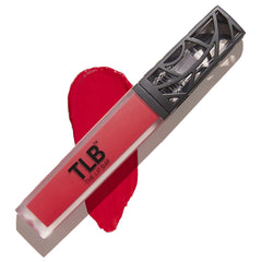 The Lip Bar Haute Mess: flacon rouge liquide, couleur matte longue tenue.