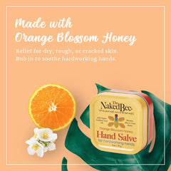 The Naked Bee - application du baume sur les mains pour douceur durable.