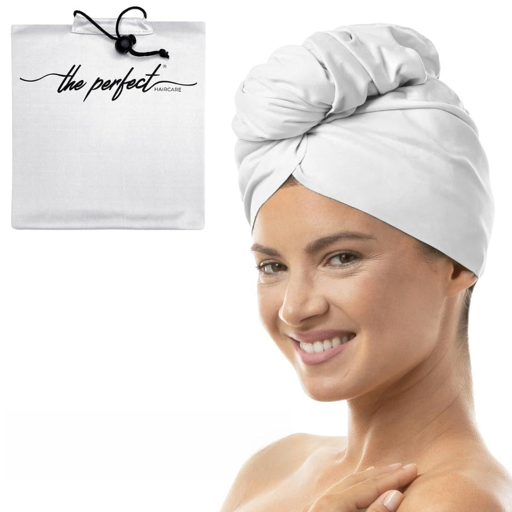 THE PERFECT HAIRCARE serviette microfibre absorbante après douche pour séchage rapide.