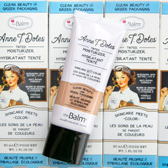 theBalm Anne T. Dotes composition enrichie en vitamines A et C et beurre de Murumuru.