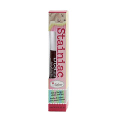 theBalm Stainiac Beauty Queen en application fluide pour lèvres et joues.
