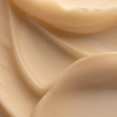 Three Ships texture riche appliquée sur le cou, sensation intensive d'hydratation.