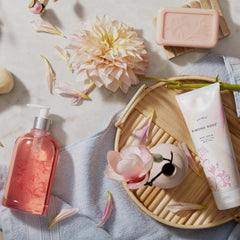 Emballage cadeau Thymes Kimono Rose prêt à offrir.