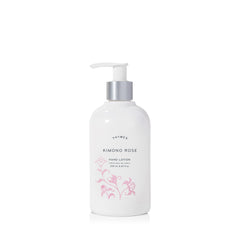 Thymes Lotion Mains Kimono Rose : bouteille satinée facilitant l'application et l'hydratation quotidienne.