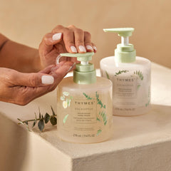 Ingrédients clés du Thymes Savon Mains Nourrissant visibles sur l étiquette.