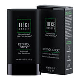 Tiege Hanley Retinol Stick sur le visage pour lisser les ridules et texture plus douce.