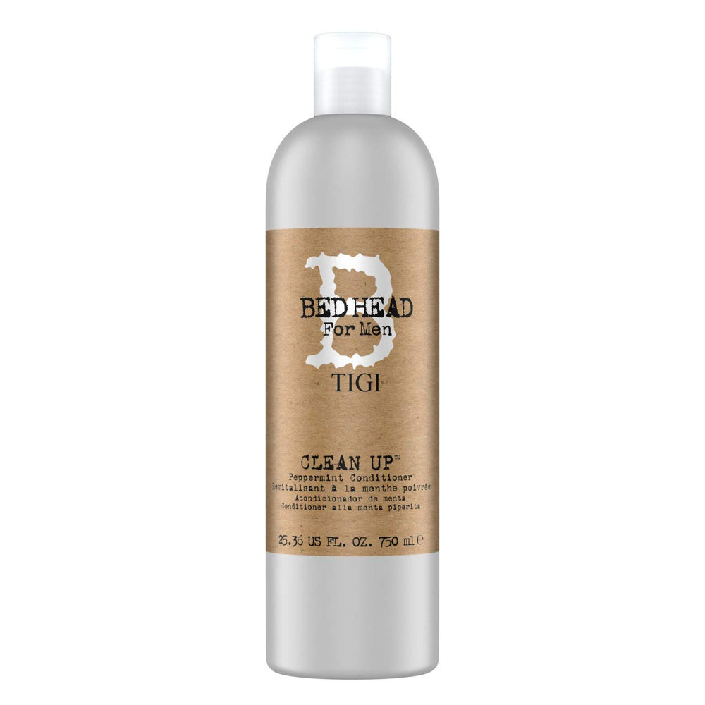 TIGI Bed Head B for Men Clean Up Peppermint Conditioner, verse la bouteille pour une sensation rafraîchissante.