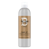 TIGI Bed Head B for Men Clean Up Peppermint Conditioner, verse la bouteille pour une sensation rafraîchissante.