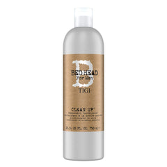 TIGI Bed Head B for Men Clean Up Peppermint Conditioner, verse la bouteille pour une sensation rafraîchissante.