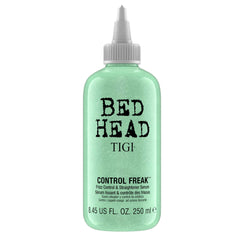 Sérum TIGI Bed Head Control Freak, flacon visible, offre douceur et brillance.