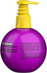 Application sur cheveux mouillés avec TIGI Bed Head Small Talk pour du volume