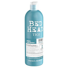Étiquette du shampoing Resurrection Bed Head par TIGI clairement visible.