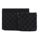 Pochette Tiltol maquillage petite noire à carreaux, compacte et organisée.