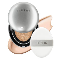 TIRTIR Mask Fit Aura Silver Cushion en action, application précise pour un éclat naturel.