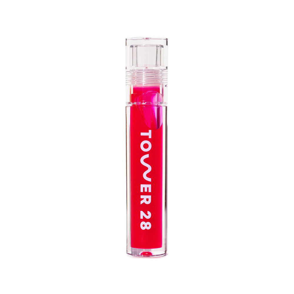 Tower 28 ShineOn Lip Jelly, bouteille élégante, hydratation douce et brillance discrète.