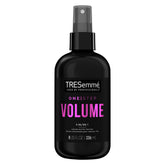 TRESemmé brume volume 5-en-1 sur les racines pour un rehaussement léger.