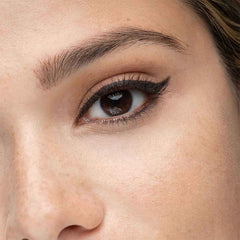TRE'STIQUE Eyeliner built-in sharpener close-up enabling precise tip refresh.