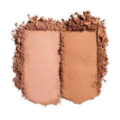 Trish McEvoy Dual Resort Bronzer Recharge, lumière douce et hâlé naturel.