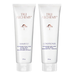 Tru Alchemy Shampooing, bouteille en gros plan, versement fluide pour une sensation de fraîcheur.