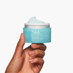TULA Detox dans le pot – texture sable volcanique qui lisse la peau.