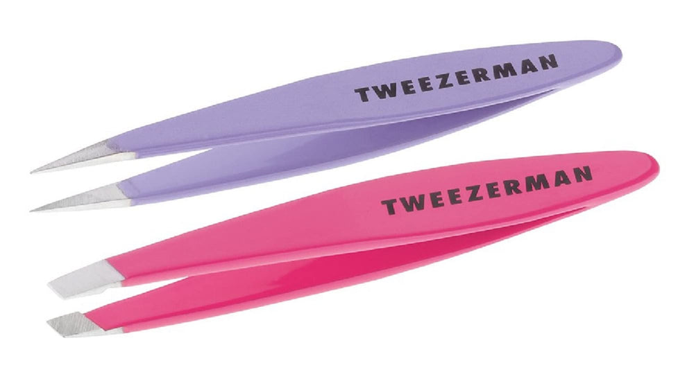 Pince Tweezerman mini inclinée 25° pour un tracé précis des sourcils.