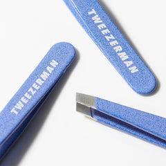 Tweezerman Mini Slant – nettoyage rapide après chaque utilisation avec lingette alcoolisee.