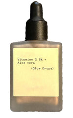 Typology Paris Gouttes Éclat — bouteille gros plan pour un éclat naturel.