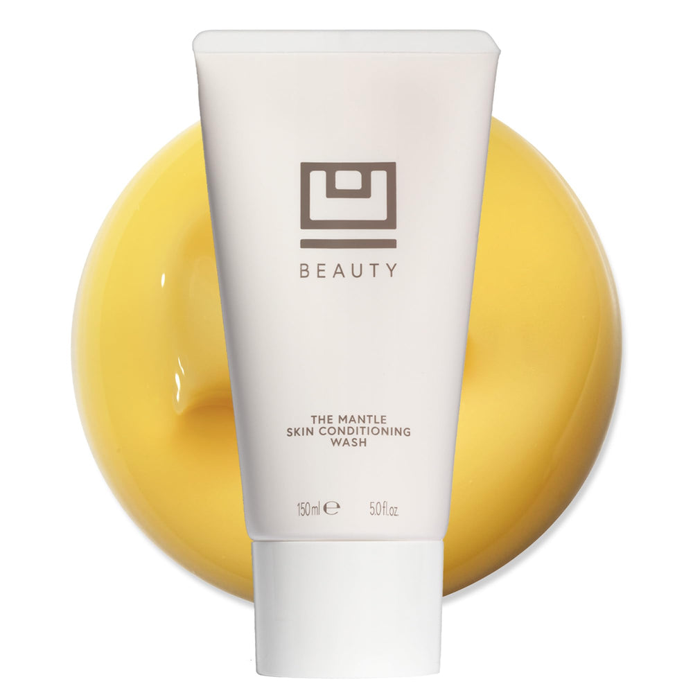 U Beauty The MANTLE : bouteille-pompe élégante pour un nettoyage rapide et doux.