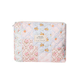 Trousse maquillage matelassée florale de la marque uekeboag, pratique pour ranger le maquillage et les accessoires.