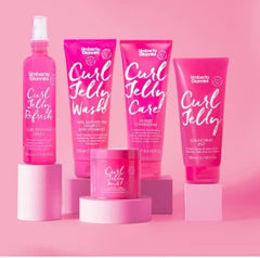 Umberto Giannini Curl Jelly en phase d'application sur cheveux humides.