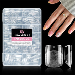 UNA GELLA – Emballage des tips ongles carré extra-short, prêt pour usage rapide.