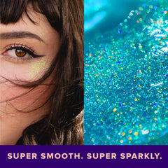 Unicorn SNOT Gel holographique bleu dans les cheveux pour un look étincelant