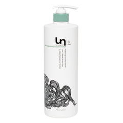 Unwash Bio-Cleansing Conditioner, bouteille lumineuse, nettoie en douceur et hydrate les cheveux.