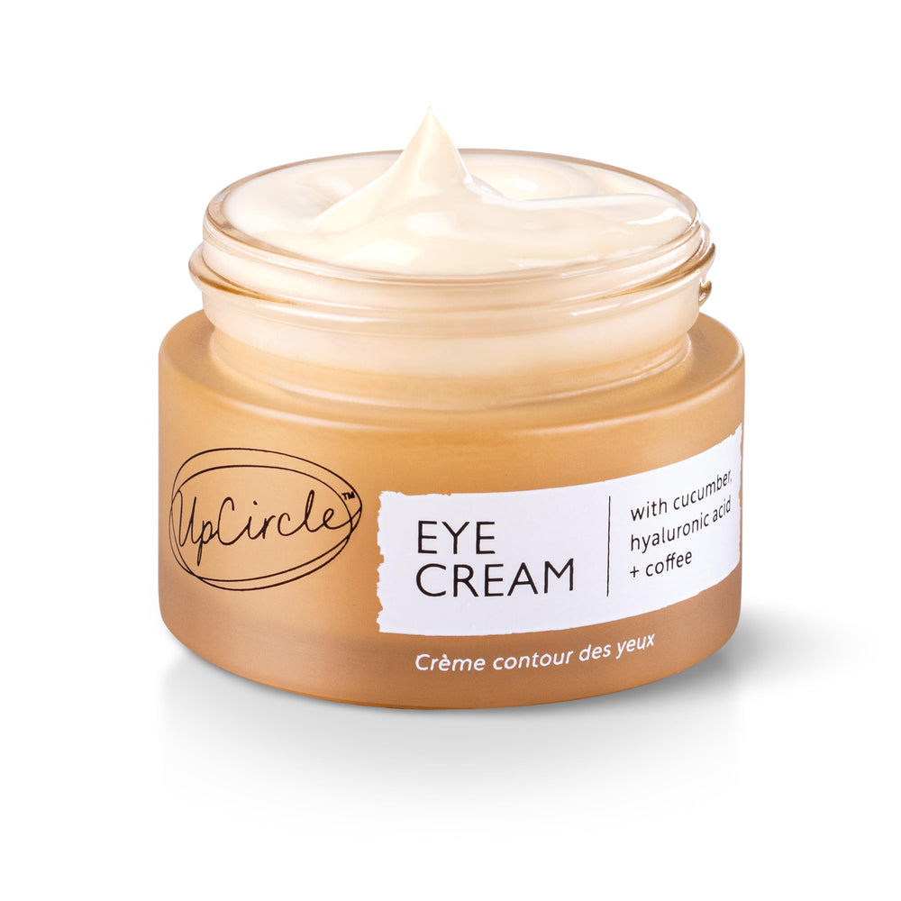 UpCircle crème yeux au café et acide hyaluronique dans son pot, hydratation durable.