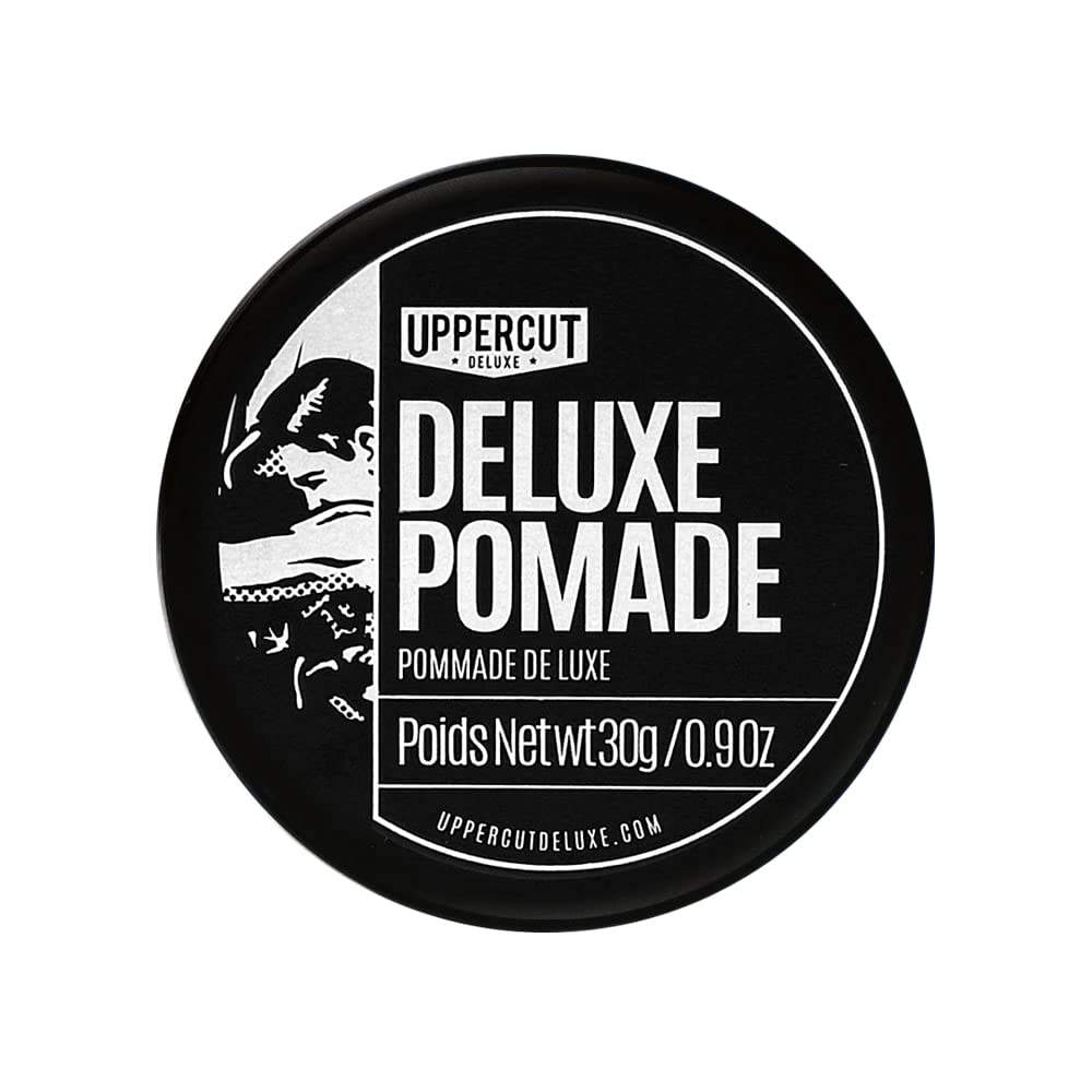 Pomade Uppercut Deluxe en bouteille avec tenue forte et brillance naturelle.