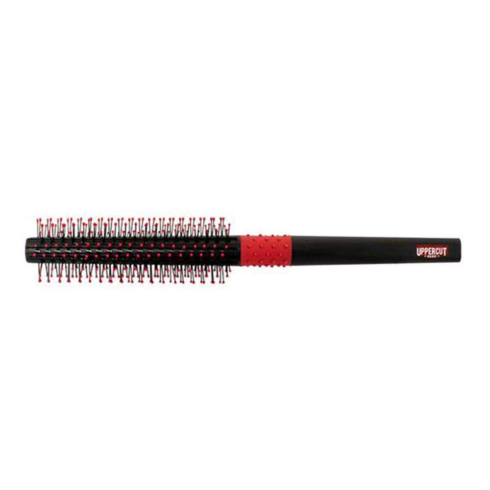 Uppercut Deluxe Quiff Roller, brosse ronde à billes, apporte plus de volume.