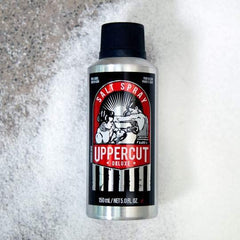 UPPERCUT DELUXE Spray au sel — cheveux humides avant le brushing pour plus de volume.