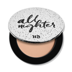 Urban Decay All Nighter Poudre translucide qui fixe le maquillage durablement et sans effet gras.