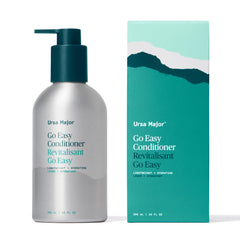 Ursa Major Go Easy, bouteille en aluminium, hydratation légère et brillance naturelle.