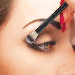 Brosse Urtlia estompe les ombres pour un regard plus harmonieux