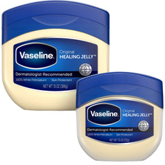 Vaseline Original Jelly, texture lisse sur doigt, hydrate durablement la peau sèche.