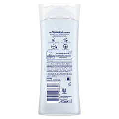 Application Vaseline sur avant-bras montrant peau hydratée sans sensation lourde.