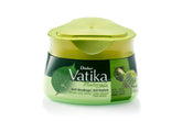 Vatika Naturals Crème Coiffante — bouteille, boucles définies et hydratation durable.