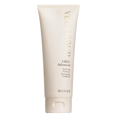 VEGAMOUR GRO+ – Bouteille élégante prête pour rituel soin du cuir chevelu.