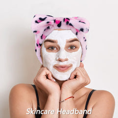 VELSCRUN éponge cheveux rose leopard, douceur et absorption lors du soin du visage.